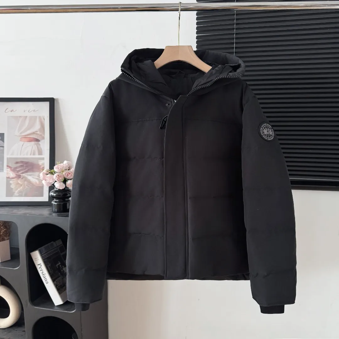Style number: Y 183 (The new 17 models come standard without wolf fur, wolf fur costs +50) Canada Goose New 17 models of down jackets, timeless Classic, same style for men and women, mid-length windbreaker jacket. Canada Goose technology waterproof fabric is wind and cold resistant and extremely warm! Plush heat storage keeps you warm and warms you up quickly! Extra large fur collar design, fine fur, smooth to the touch, comfortable and skin-friendly! Double windproof cuffs to prevent cold wind from entering! The pockets have a flap zipper design and the upper pocket is a diagonal pocket, which is convenient and practical! Canada Goose’s popularity in the past two years has greatly surpassed that of the king of down jackets, the Meng Mouth, and it is the hottest item in autumn and winter on INS! Same Style for men and women, Canada Goose Classic style! Color: Black Black Label Black Red Label Cream White Gray Black Label Gray Red Label Navy Blue Sizes: XS S M L XL XXL